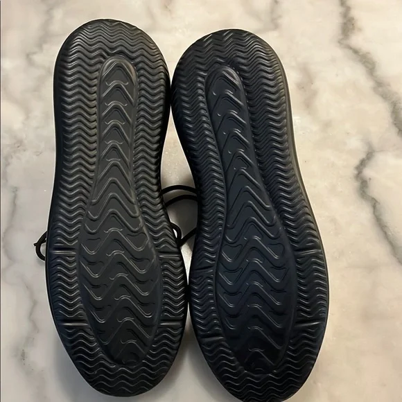 🎈Black and White Athletic Sneakers🎁Fill a Box for $20 Sale 📦 - Picture 7 of 8